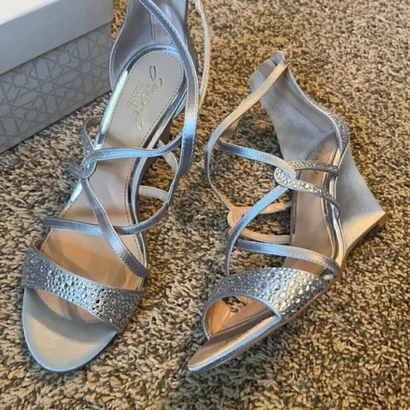 Jewel by Badgley Mischka embellished Ally wedge heels - Picture 2 of 9